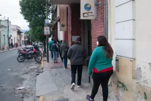 El Gobierno estudia otorgar un tercer pago del Ingreso Familiar de Emergencia