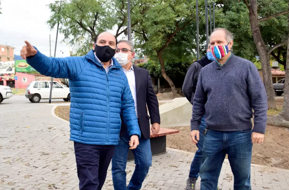 Los funcionarios supervisaron los trabajos de remodelaci�n.