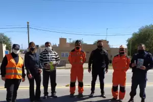 Term�metro digital infrarrojo y barbijos para Saujil