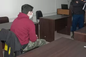 Elas Nievas, ante el juez penal juvenil, en el banquillo, por el homicidio de Agustn Rasguido
