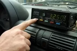 Mat al dueo de una remisera porque se negaron a mandarle un auto