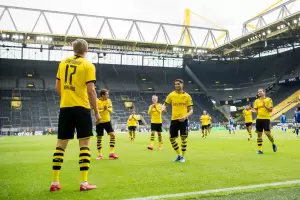 El Borussia Dortmund aplast al Schalke 04 en el regreso de la Bundesliga
