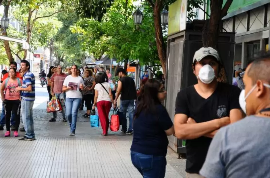 Mucha gente en la calle y poco uso del barbijo.