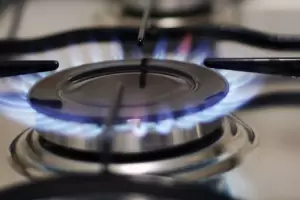 El Gobierno prorrog el congelamiento de las tarifas de gas y electricidad