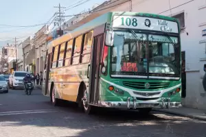 Paro de colectivos: los choferes no cobraron el salario y continan con la medida de fuerza
