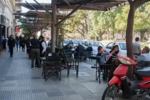 El Gobierno asistir a trabajadores de bares y restaurantes