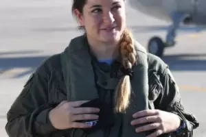 Una cordobesa, cerca de hacer historia como la primera piloto de avi�n de guerra