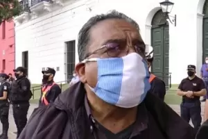 "l tiene el criterio de que paritarias es hablar de plata y nosotros creemos que es respetar derechos de los trabajadores", dijo Godoy