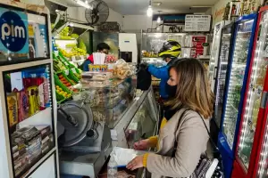 Verifican el cumplimento de medidas de higiene y seguridad en comercios de la Capital