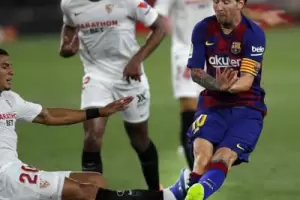 As le qued la pierna a Messi despus del planchazo del brasileo Diego Carlos
