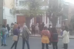 Un grupo de manifestantes protest� contra suspensi�n del juicio al intendente Aybar