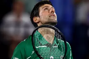 Aseguran que Djokovic dio positivo de coronavirus en diciembre
