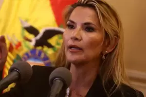 La presidenta interina de Bolivia Jeanine ��ez tiene coronavirus