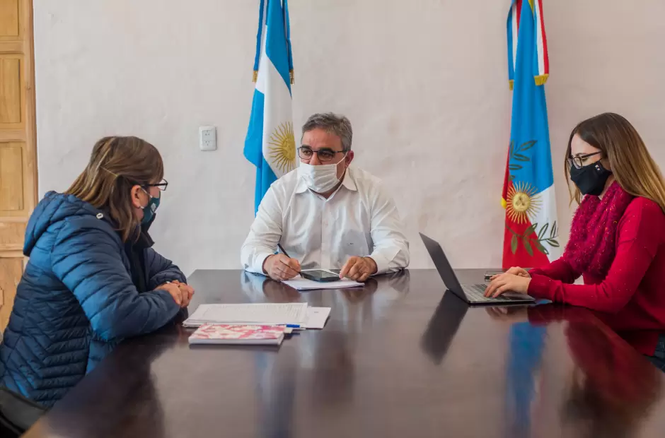 Jalil y la Directora de Transporte