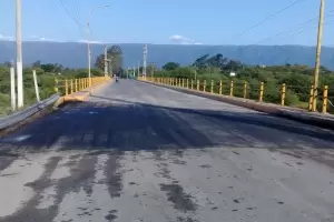Una joven se arroj del auto en movimiento para evitar ser raptada