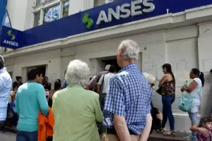 Anses confirm que evala pagar un bono para jubilados en diciembre