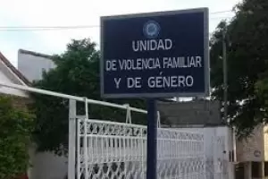 Un hombre denunci a su expareja por destruirle la moto y lesionarlo con un cuchillo