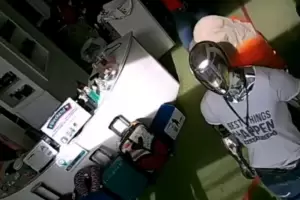 Capital: piden ayuda para recuperar la indumentaria que les robaron y ofrecen ropa gratis por un a�o