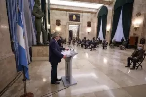 Para Alberto Fern�ndez, "el coronavirus mat� la econom�a�