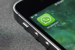 Alertan sobre mensajes de WhatsApp que bloquean la app
