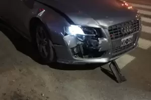 La contadora, que caus destrozos en un bar nocturno, ahora choc su auto contra la camioneta de su expareja