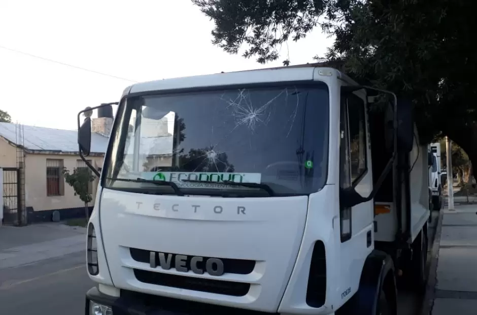 El Municipio mostr� los da�os en un cami�n recolector.