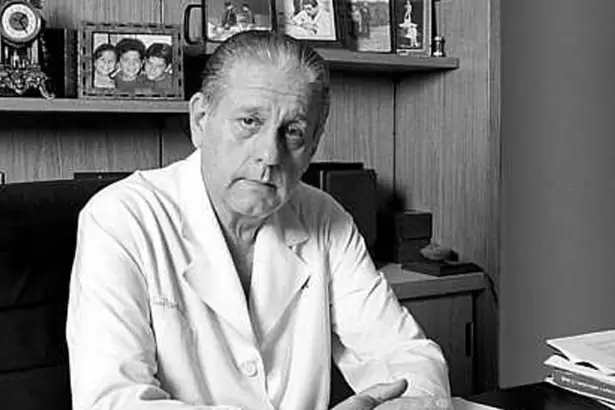 En honor a Favaloro, se conmemora el D�a Nacional de la Medicina Social