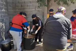Ollas solidarias solicita colaboracin para seguir dando de comer a 40 familias