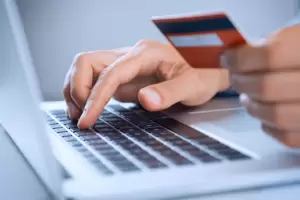 El Gobierno redujo el monto para compras en el exterior por el sistema puerta a puerta