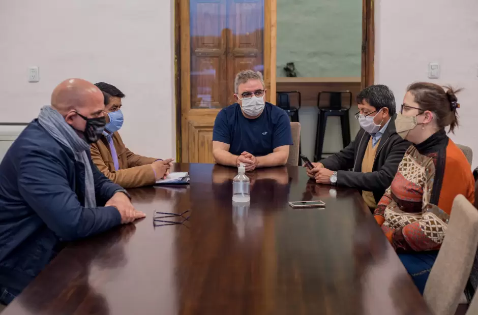 Jalil dialog con Taritolay sobre las dos obras a ejecutarse.