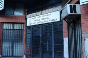 Ahora balearon a un hombre en su auto, como venganza por el adolescente atacado a la tarde