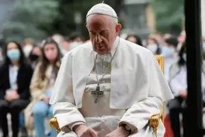 Mdicos aconsejan al Papa Francisco que se opere lo antes posible de la rodilla