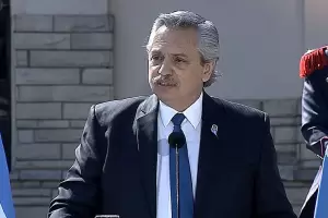 En el acto por San Martn, Alberto critic a la oposicin y resalt que el pas producir la vacuna para el coronavirus