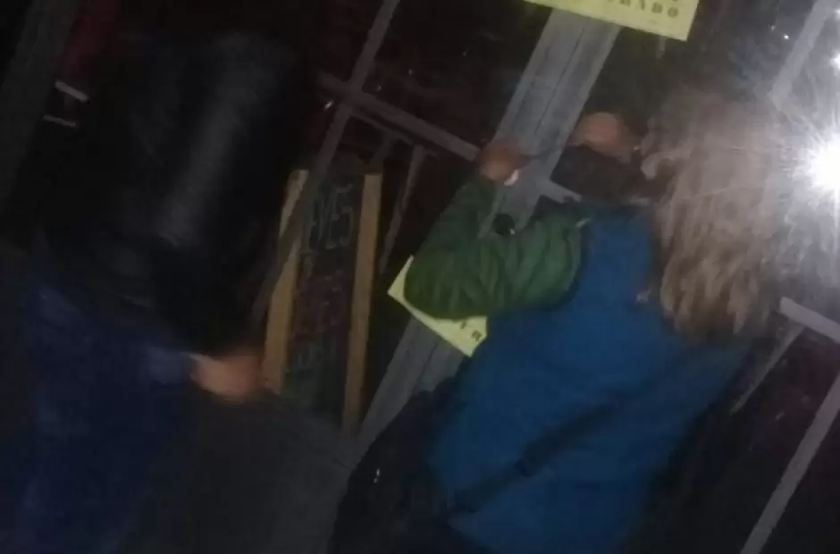 Momento de la clausura del local