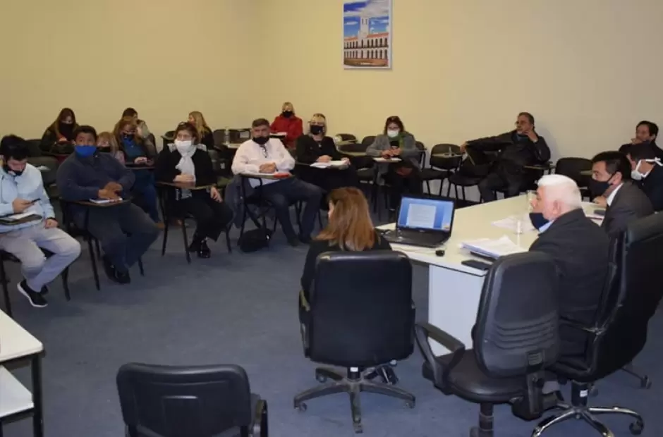 Gordillo en el �ltimo encuentro con los gremios donde reclamaron las designacion