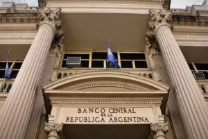 Crece la tensin cambiaria: el dlar blue toca los $180 y la brecha se ubica en un mximo de seis meses