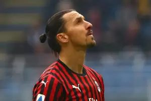 Ibrahimovic fue operado de la rodilla y ser� baja hasta 2023