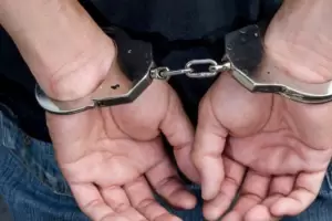 Propietario de un local entreg a un ladrn a la polica