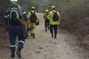 Continan los trabajos en El Gracian con bomberos y brigadistas
