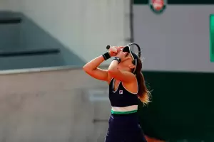 Nadia Podoroska rompi una maldicin para el tenis argentino en Roland Garros