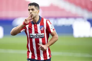Doblete y asistencia: Luis Surez brill en su debut con el Atltico de Simeone