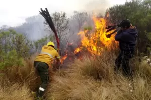 Emiten un alerta por incendios de "comportamiento extremo"