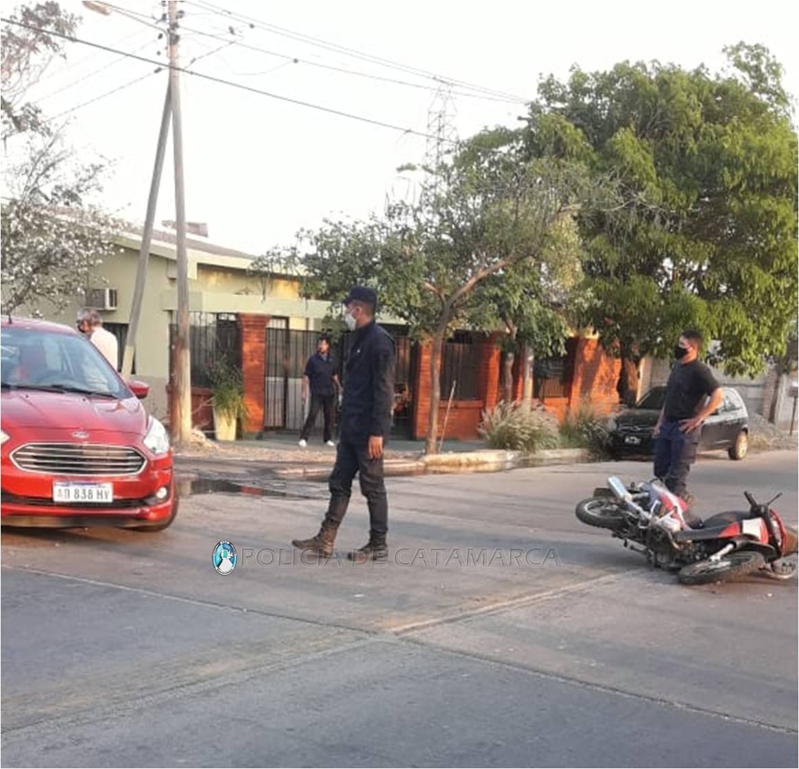 Choque entre un auto y una moto dejó a una mujer lesionada - La Unión ...