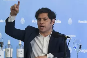 El gobernador Axel Kicillof est aislado preventivamente por un contacto estrecho con coronavirus