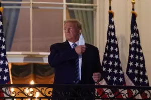 Confusin y contradicciones en la Casa Blanca por los movimientos de Trump con coronavirus