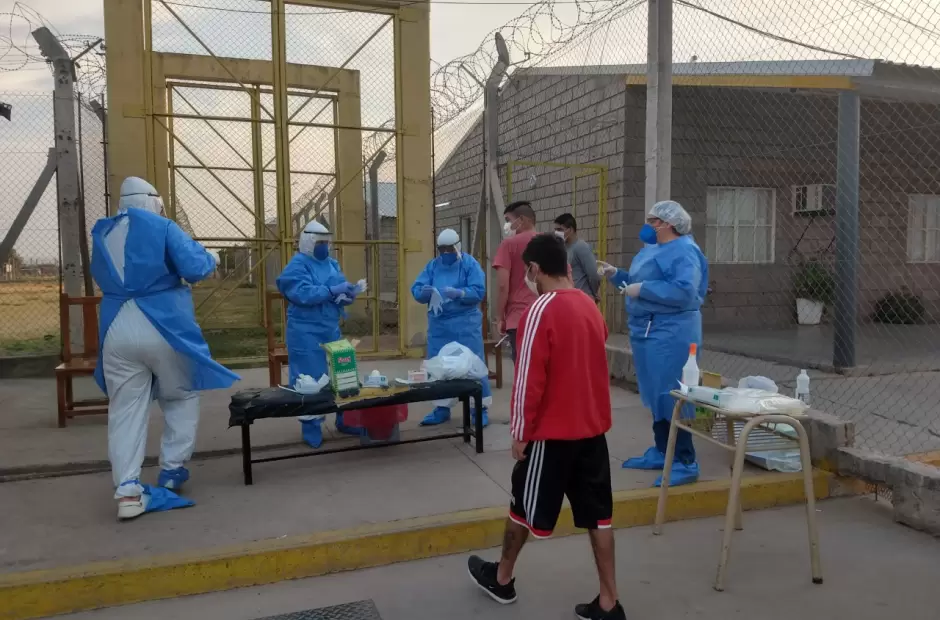 Tras varios d�as sin casos, detectaron 18 contagios en el penal.