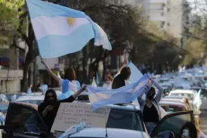 El banderazo del 12O: los manifestantes empiezan a concentrarse en distintos puntos del pas
