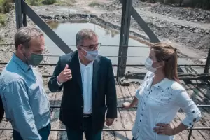 El Gobernador junto a Zenteno, anunci que encauzarn el canal de riego en Valle Viejo