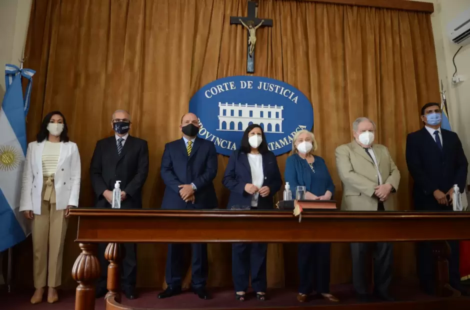 La Corte de Justicia con sus nuevos miembros.