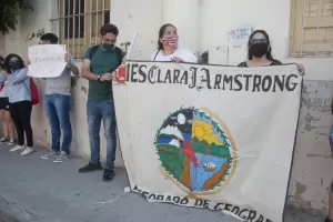 Eliminaran tres carreras en el IES Clara J. Armstrong